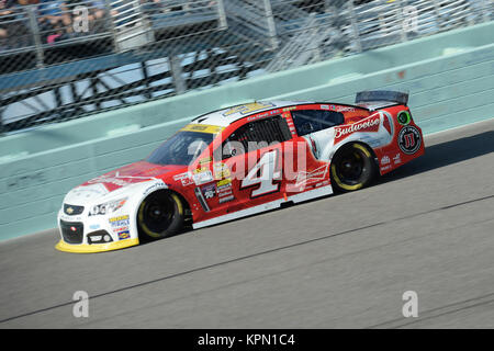 HOMESTEAD, Floride - le 16 novembre : Kevin Harvick lors de la NASCAR Sprint Cup Series EcoBoost Ford 400 à Homestead-Miami Speedway le 16 novembre 2014 à Homestead, Floride. People : Kevin Harvick Banque D'Images