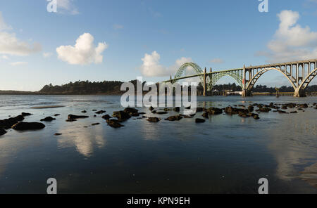 Yaquina Bay Shellfish Préserver pont de Newport Oregon Embouchure Banque D'Images