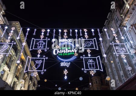 NSPCC Light Up Christmas for Children Christmas Lights on Regent Street, Londres, Angleterre, Royaume-Uni Banque D'Images