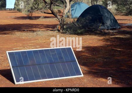 Panneau solaire dans le bush australien Banque D'Images