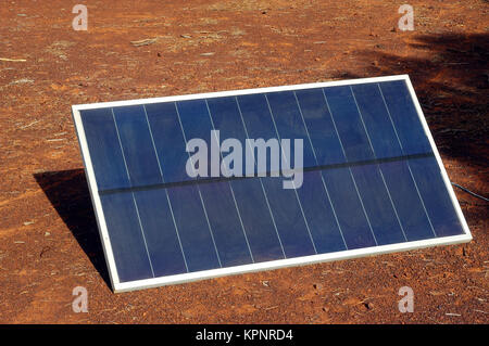 Panneau solaire dans le bush australien Banque D'Images