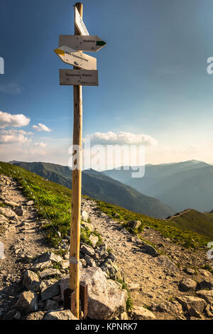 Signe des sentiers dans les montagnes des Tatras Banque D'Images