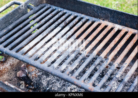 Barbecue rouillé sale détail. Banque D'Images