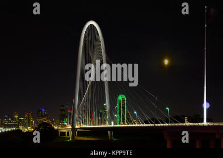 Margaret Hill Hunt Bridge Dallas Texas Skyline Banque D'Images