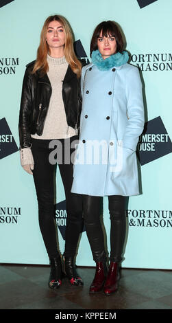 Le Skate à Somerset House avec Lancement de Fortnum & Mason a tenu à la Somerset House - Arrivées comprend : Eve Delf, Sam Rollinson Où : London, Royaume-Uni Quand : 14 novembre 2017 Crédit : John Rainford/WENN.com Banque D'Images