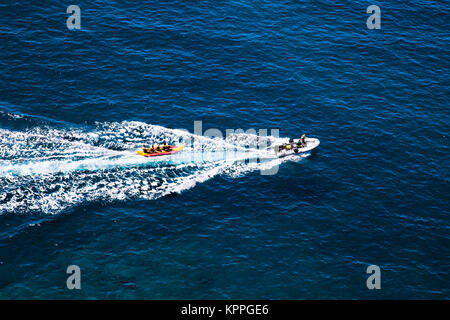 Motor Yacht Tirez plaisir Tube sur mer à Gran Canaria, Espagne. Banque D'Images