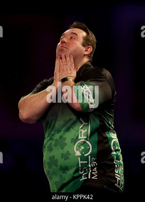 Brendan Dolan réagir au cours de la troisième journée du Championnat du monde de fléchettes William Hill à l'Alexandra Palace, Londres. Banque D'Images