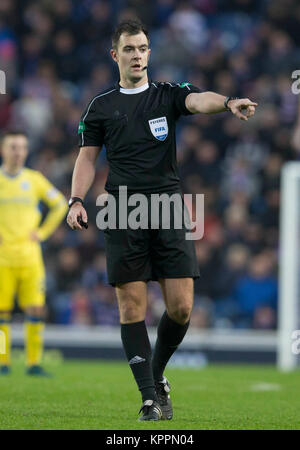 Arbitre Don Robertson pendant le match de Ladbrokes Scottish Premiership au stade Ibrox, Glasgow Banque D'Images