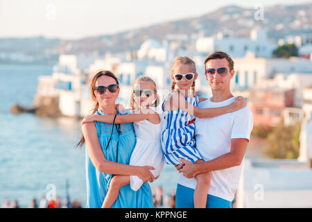 Famille avec deux enfants en vacances Banque D'Images