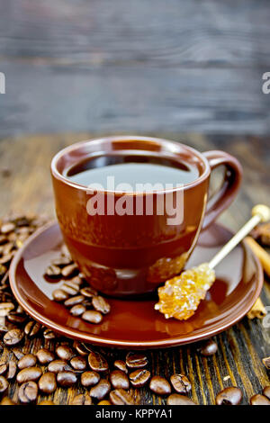 Tasse de café en brun avec du sucre et des céréales à bord Banque D'Images