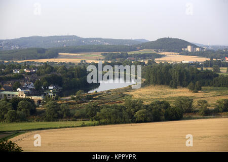 Allemagne, vue du château Volmarstein à la rivière Ruhr vallée à la ville de plus humides. Deutschland, Blick von der Burg auf das Ruhrtal Volmarstein Banque D'Images