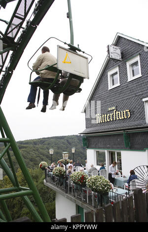 Allemagne, Solingen, restaurant dans le quartier de Castle Burg Burg, télésiège au château. Deutschland, Solingen, Gasthaus im Stadtteil Burg am Schl Banque D'Images