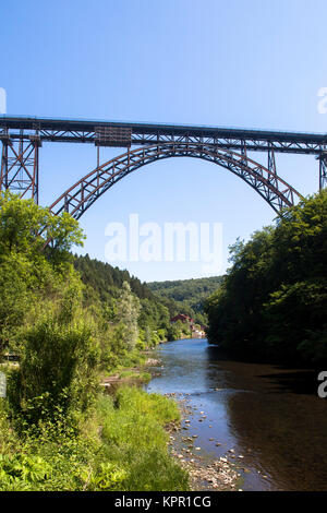 L'Europe, l'Allemagne, la région de Bergisches Land, le Muengstener bridge près de Solingen. Europa, Deutschland, région du Bergisches Land, die Bruecke Muengstener bei Banque D'Images