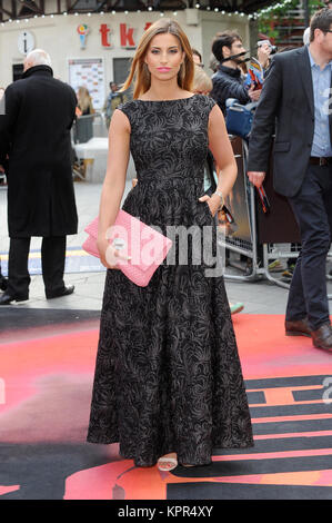 Ferne McCann assiste à la première européenne de Godzilla à l'Odeon Leicester Square à Londres. 11 Mai 2014 © Paul Treadway Banque D'Images