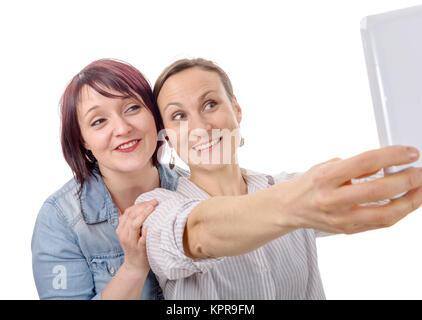 Deux filles friends with digital tablet selfies Banque D'Images