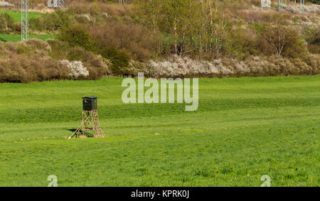 Les chasseurs en bois, assise haute tour de chasse Banque D'Images