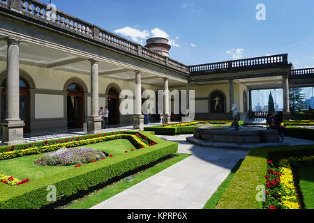 Le jardin, (El Jardin) Château de Chapultepec dans le parc de Chapultepec, Mexico, Mexique Banque D'Images