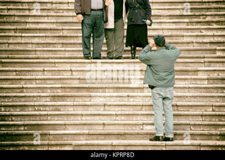 Méconnaissable les gens de prendre une photo Banque D'Images