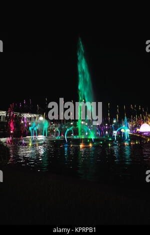 Encore de la danse Fontaine en Park-Liwasang Rizal Rizal réputé comme le plus grand dans le pays détient un spectacle d'eaux à une hauteur-boules-eau rocke Banque D'Images