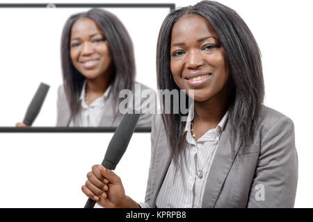 Jeune journaliste américain africain avec un microphone Banque D'Images