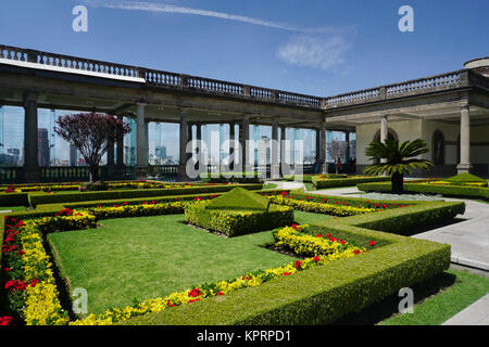 Le jardin, (El Jardin) Château de Chapultepec dans le parc de Chapultepec, Mexico, Mexique Banque D'Images