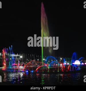 Encore de la danse Fontaine en Park-Liwasang Rizal Rizal réputé comme le plus grand dans le pays détient un spectacle d'eaux à une hauteur-boules-eau rocke Banque D'Images