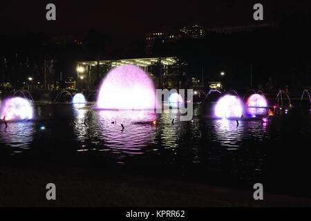 Encore de la danse Fontaine en Park-Liwasang Rizal Rizal réputé comme le plus grand dans le pays détient un spectacle d'eaux à une hauteur-boules-eau rocke Banque D'Images