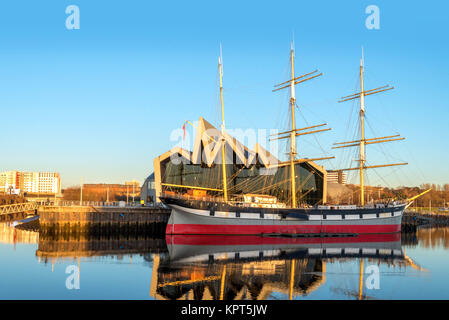 Glasgow Riverside Museum & Le grand voilier (Glenlee) Banque D'Images