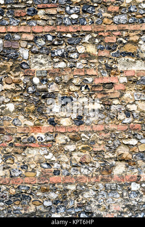 La texture du mur de silex de l'âge de l'extérieur d'un bâtiment de l'église Banque D'Images