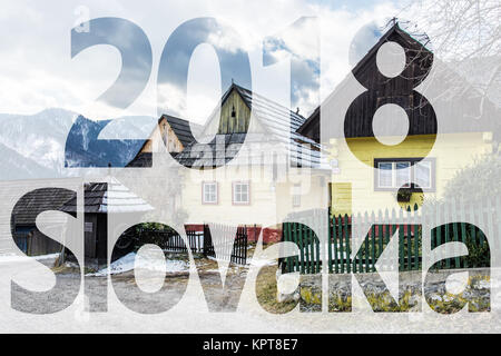 Maisons en bois coloré dans village Vlkolinec, République slovaque, l'Unesco. PF 2018. Patrimoine culturel. Destination de voyage. L'architecture populaire. Banque D'Images