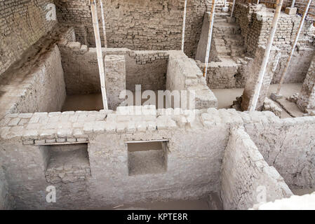 Avis de différentes pièces de l'ancienne Huaca de la Luna à Trujillo, Pérou Banque D'Images