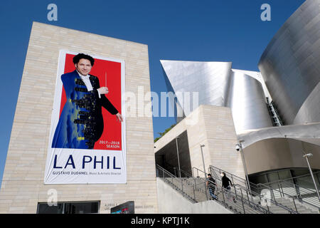 LA Philharmonic poster sur le mur Walt Disney Concert Centre building sur Grand Avenue dans le centre-ville de Los Angeles, California USA KATHY DEWITT Banque D'Images