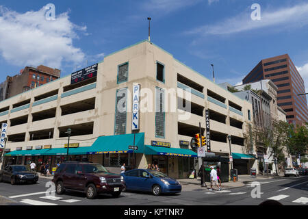 Les 733 Chestnut St parking couvert, un exemple typique d'un parking dans le USA, Philadelphia, Pennsylvania, United States. Banque D'Images