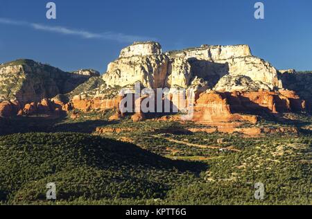 Paysage pittoresque du désert de Red Rock et région sauvage de Secret Mountain.Randonnée d'une journée ensoleillée dans le sud-ouest américain de Sedona Arizona Banque D'Images