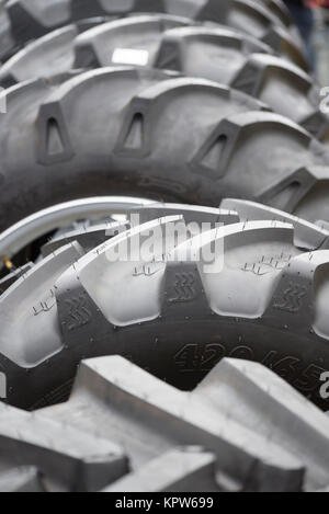 Gros pneus pour machines Hugh Banque D'Images