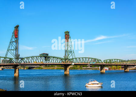 Hawthorne Bridge à Portland Banque D'Images