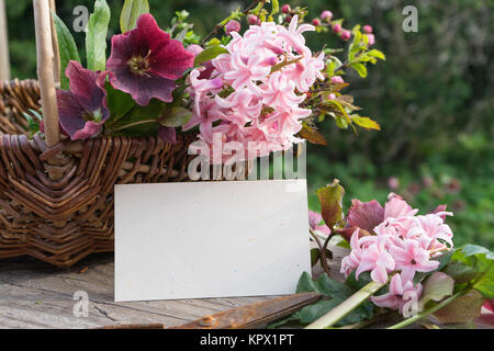 panier de fleurs Banque D'Images