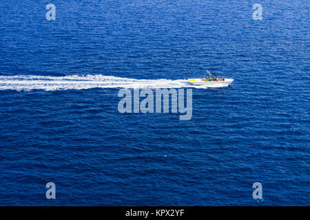 Kolymbia avec la côte rocheuse en Grèce. Banque D'Images