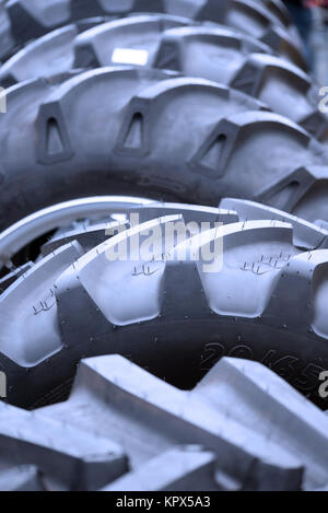 Gros pneus pour grandes machines Banque D'Images