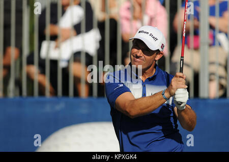 Orlando, United States. Déc 16, 2017. Padraig Harrington tees off sur le premier trou au cours de la première ronde du PNC 2017 Père Fils Défi Golf Tournament le 16 décembre 2017 à l'Hôtel Ritz-Carlton Golf Club à Orlando, Floride. Crédit : Paul Hennessy/Alamy Live News Banque D'Images