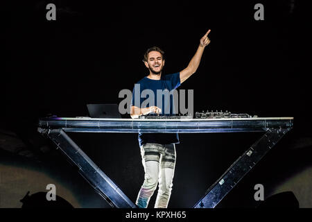 Tampa, États-Unis. Déc 16, 2017. Zedd effectuant à 93.3 FLZ's Jingle Ball iHeartRadio le 16 décembre 2017 à Amalie Arena, à Tampa, en Floride. Crédit : l'accès Photo/Alamy Live News Banque D'Images