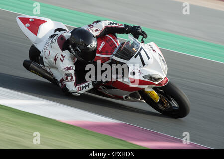 Le circuit de Losail, à Doha, au Qatar. Déc 16, 2017. Nasser Al Malki qui tours pour QMMF durant la première série de l'QSTK championnat 2017/18600 Crédit : Tom Morgan/Alamy Live News Banque D'Images