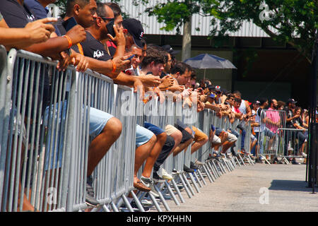 Rio de Janeiro, Brésil. Déc 16, 2017. Audience suit des séances de formation de l'étape finale de la dérive Super Brasil Crédit : Gabriel Borges/FotoArena/Alamy Live News Banque D'Images