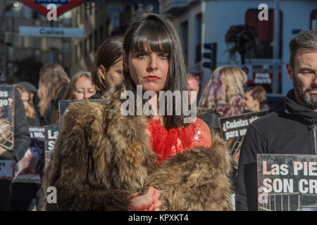 Protestation contre la fourrure prend place dans les rues de Madrid, sur la place Callao à 12 heures Banque D'Images