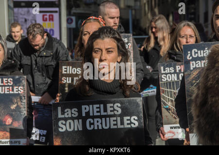 Protestation contre la fourrure prend place dans les rues de Madrid, sur la place Callao à 12 heures Banque D'Images