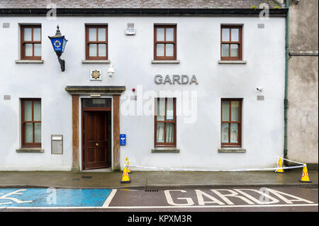 Dunmanway, Irlande. 17 décembre 2017. La gare de Garde de Dunmanway a été attaquée pendant la nuit le samedi 16 décembre, avec 4 fenêtres écrasées. Gardai dit qu'une enquête est en cours. Photo: AG News/Alamy Live News. Banque D'Images