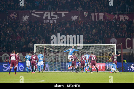 Turin, Italie. 14Th Dec 2017. Au cours de la serie d'un match de football entre Torino FC et SSC Napoli au Stadio Olimpico Grande Torino le 16 décembre 2017 à Turin, Italie. Crédit : Antonio Polia/Alamy Live News Banque D'Images