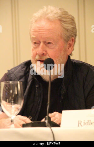 Beverly Hills, Los Angeles, USA. Déc 16, 2017. Ridley Scott 12/16/2017 "tout l'argent dans le monde" une séance tenue au Four Seasons Los Angeles at Beverly Hills à Los Angeles, CA Photo : Cronos/Hollywood News Crédit : Cronos/Alamy Live News Banque D'Images