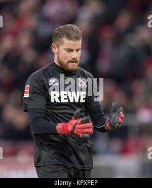 Köln, Deutschland. 14Th Dec 2017. goalwart Timo HORN (K) après eines vergeben goalchance, geste, geste, Fussball 1. Bundesliga, 17. Spieltag, FC Cologne (K) - VfL Wolfsburg (WOB), am 16.12.2017 in Koeln/ Allemagne. Dans le monde d'utilisation |Crédit : afp/Alamy Live News Banque D'Images