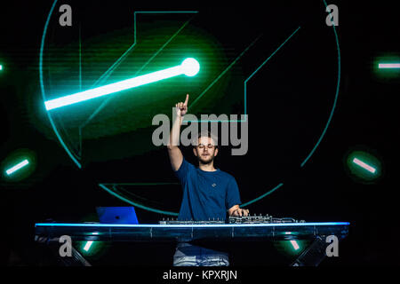 Tampa, États-Unis. Déc 16, 2017. Zedd effectuant à 93.3 FLZ's Jingle Ball iHeartRadio le 16 décembre 2017 à Amalie Arena, à Tampa, en Floride. Crédit : l'accès Photo/Alamy Live News Banque D'Images